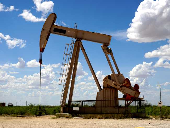 Les prix du pétrole rebondissent après un creux de 8 mois grâce aux spéculations sur la production de l'OPEP+